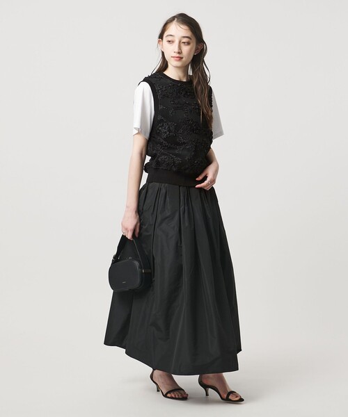 UNITED ARROWS（ユナイテッドアローズ）の「エンブロイダリーフラワー メッシュ ベスト（ニット/セーター・レディース・オフホワイト/ブラック・FREE）」の5枚目の写真