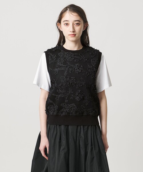 UNITED ARROWS（ユナイテッドアローズ）の「エンブロイダリーフラワー メッシュ ベスト（ニット/セーター・レディース・オフホワイト/ブラック・FREE）」の9枚目の写真