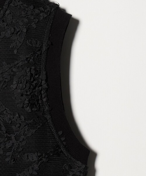 UNITED ARROWS（ユナイテッドアローズ）の「エンブロイダリーフラワー メッシュ ベスト（ニット/セーター・レディース・オフホワイト/ブラック・FREE）」の15枚目の写真