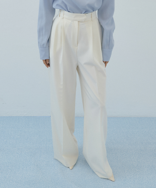 LUCIR ZU(ルシールズ)の「Triangle Tab Wide Slacks (ivory)(スラックス・レディース・その他・SMALL/MEDIUM)」の1枚目の写真