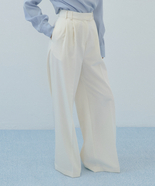 LUCIR ZU(ルシールズ)の「Triangle Tab Wide Slacks (ivory)(スラックス・レディース・その他・SMALL/MEDIUM)」の3枚目の写真