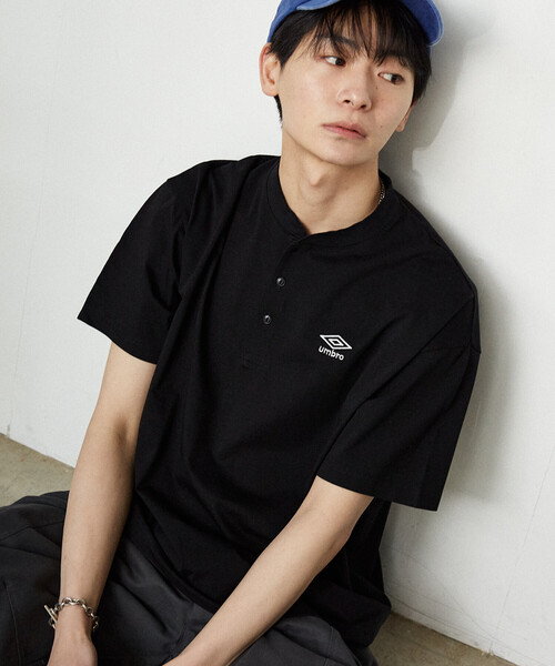 UMBRO(アンブロ)の「UMBRO × PUBLUX/アンブロ <吸水速乾>別注 プレーティング天竺ヘンリーネックTシャツ 限定展開(Tシャツ/カットソー・メンズ・チャコールグレー/ブラック/ライトグレー/ホワイト・LARGE/MEDIUM)」の6枚目の写真