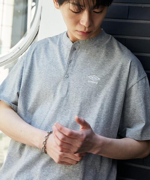 UMBRO(アンブロ)の「UMBRO × PUBLUX/アンブロ <吸水速乾>別注 プレーティング天竺ヘンリーネックTシャツ 限定展開(Tシャツ/カットソー・メンズ・チャコールグレー/ブラック/ライトグレー/ホワイト・LARGE/MEDIUM)」の16枚目の写真