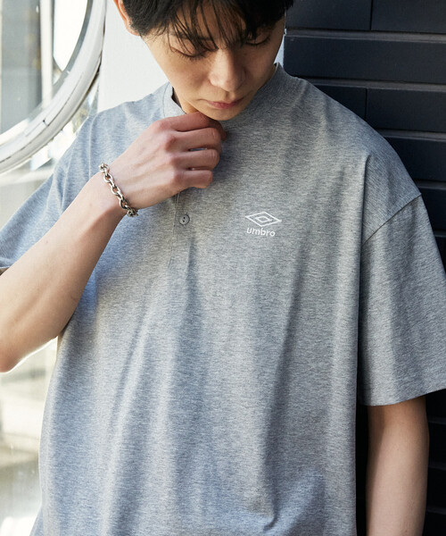 UMBRO(アンブロ)の「UMBRO × PUBLUX/アンブロ <吸水速乾>別注 プレーティング天竺ヘンリーネックTシャツ 限定展開(Tシャツ/カットソー・メンズ・チャコールグレー/ブラック/ライトグレー/ホワイト・LARGE/MEDIUM)」の18枚目の写真