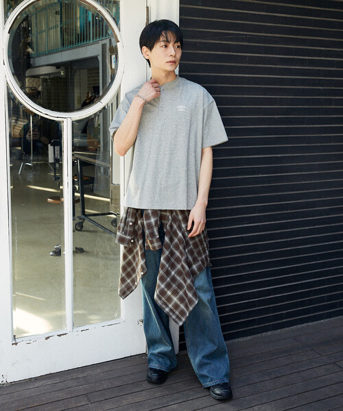 UMBRO(アンブロ)の「UMBRO × PUBLUX/アンブロ <吸水速乾>別注 プレーティング天竺ヘンリーネックTシャツ 限定展開(Tシャツ/カットソー・メンズ・チャコールグレー/ブラック/ライトグレー/ホワイト・LARGE/MEDIUM)」の22枚目の写真