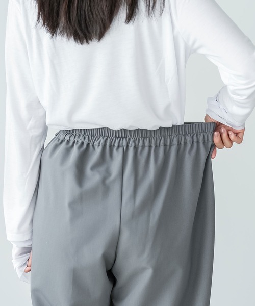mili an deni(ミリアンデニ)の「ポリレーヨンクロスツータックストレートパンツ(スラックス・レディース・グレー/ブラック/アイボリー・M)」の19枚目の写真