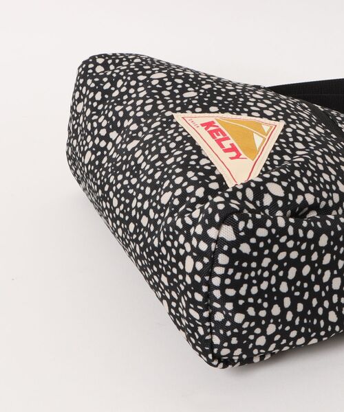 TSURUYA(ツルヤ)の「《KELTY》DP ROUND TOP BAG S(ショルダーバッグ・メンズ・ゴールド/ブラック/グレー・フリー)」の5枚目の写真