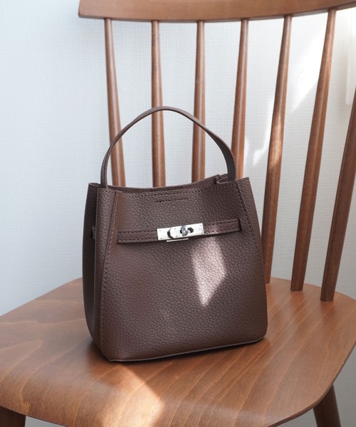 ammy.（エイミードット）の「【 ammy. / エイミードット 】 クラシック ロックデザイン 2WAY ハンドバッグ（ショルダーバッグ・レディース・ブラウン/ダークブラウン/ブラック/ベージュ・FREE）」の2枚目の写真