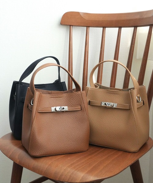 ammy.（エイミードット）の「【 ammy. / エイミードット 】 クラシック ロックデザイン 2WAY ハンドバッグ（ショルダーバッグ・レディース・ブラウン/ダークブラウン/ブラック/ベージュ・FREE）」の3枚目の写真