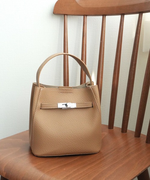 ammy.（エイミードット）の「【 ammy. / エイミードット 】 クラシック ロックデザイン 2WAY ハンドバッグ（ショルダーバッグ・レディース・ブラウン/ダークブラウン/ブラック/ベージュ・FREE）」の8枚目の写真