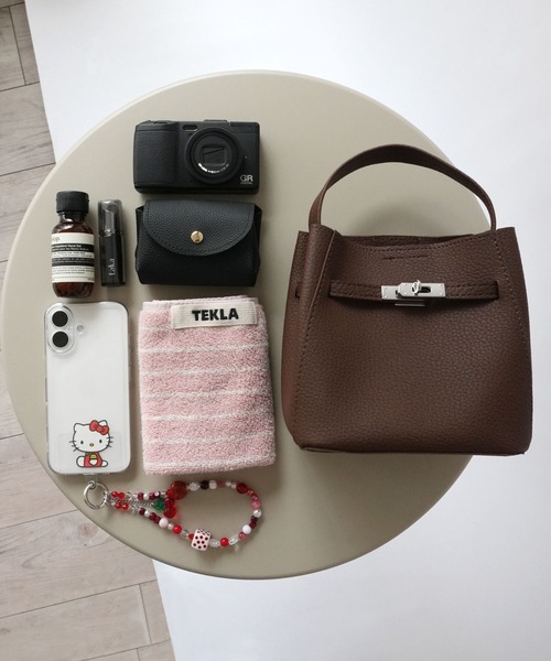 ammy.（エイミードット）の「【 ammy. / エイミードット 】 クラシック ロックデザイン 2WAY ハンドバッグ（ショルダーバッグ・レディース・ブラウン/ダークブラウン/ブラック/ベージュ・FREE）」の9枚目の写真