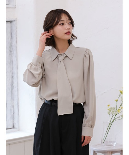 fifth（フィフス）の「取り外し可能リボンタイ付き長袖ブラウス（シャツ/ブラウス・レディース・パープル/ホワイト/グレイッシュベージュ・M）」の2枚目の写真