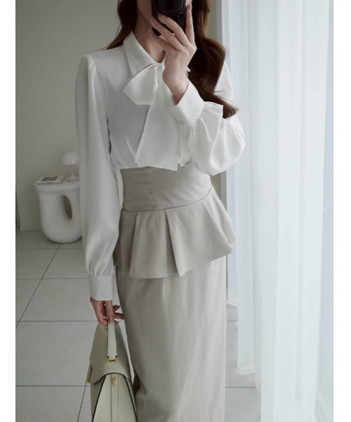 fifth（フィフス）の「取り外し可能リボンタイ付き長袖ブラウス（シャツ/ブラウス・レディース・パープル/ホワイト/グレイッシュベージュ・M）」の4枚目の写真