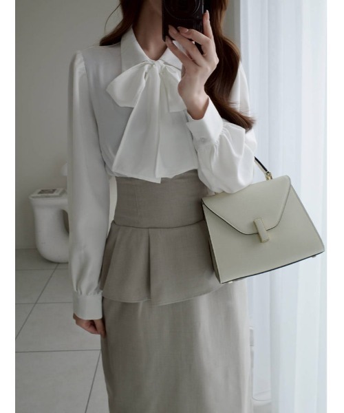 fifth（フィフス）の「取り外し可能リボンタイ付き長袖ブラウス（シャツ/ブラウス・レディース・パープル/ホワイト/グレイッシュベージュ・M）」の5枚目の写真