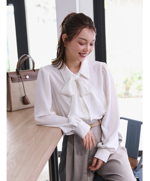 fifth（フィフス）の「取り外し可能リボンタイ付き長袖ブラウス（シャツ/ブラウス・レディース・パープル/ホワイト/グレイッシュベージュ・M）」の10枚目の写真