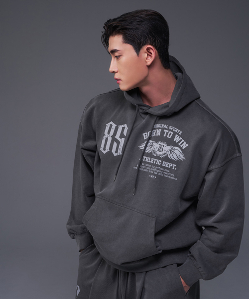 BORN TO WIN（ボーントゥウィン）の「85 PIGMENT SEMI OVER FIT HOODIE [CHARCOAL]（パーカー・メンズ・その他・1/2/3）」の4枚目の写真