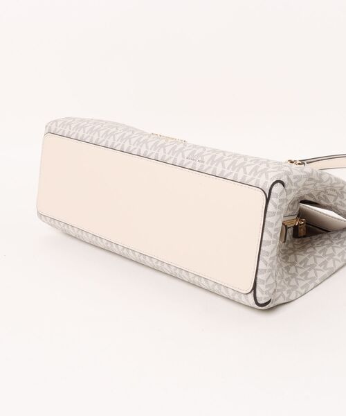 MICHAEL KORS（マイケルコース）の「CHRISTINA MD TRIPLE GSST MSGR Messenger（ショルダーバッグ・レディース・ベージュ系その他・FREE）」の3枚目の写真