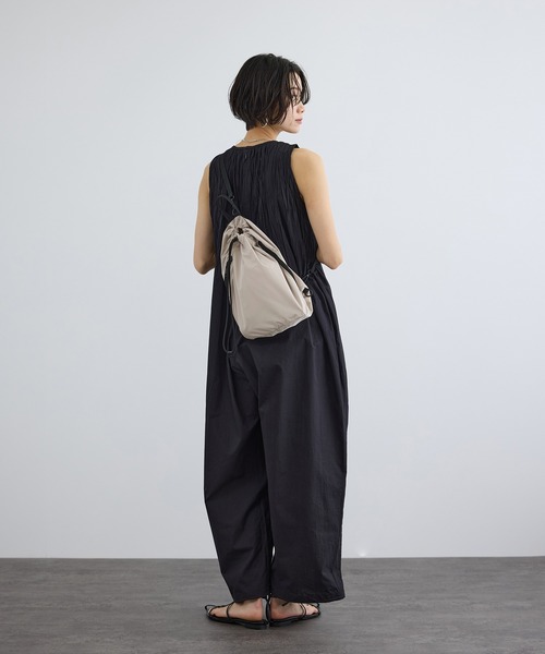 SALON adam et rope'(サロン アダム エ ロペ)の「【WEB限定】2WAYナップサック / 撥水・軽量(バックパック/リュック・レディース・ベージュ系その他2/ブラック・FREE)」の15枚目の写真