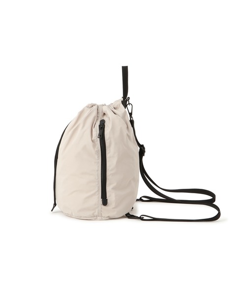 SALON adam et rope'(サロン アダム エ ロペ)の「【WEB限定】2WAYナップサック / 撥水・軽量(バックパック/リュック・レディース・ベージュ系その他2/ブラック・FREE)」の10枚目の写真