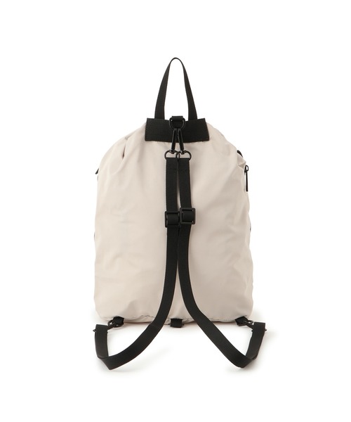 SALON adam et rope'(サロン アダム エ ロペ)の「【WEB限定】2WAYナップサック / 撥水・軽量(バックパック/リュック・レディース・ベージュ系その他2/ブラック・FREE)」の11枚目の写真