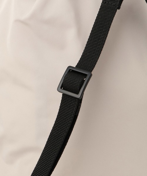 SALON adam et rope'(サロン アダム エ ロペ)の「【WEB限定】2WAYナップサック / 撥水・軽量(バックパック/リュック・レディース・ベージュ系その他2/ブラック・FREE)」の13枚目の写真