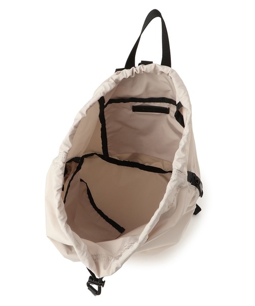 SALON adam et rope'(サロン アダム エ ロペ)の「【WEB限定】2WAYナップサック / 撥水・軽量(バックパック/リュック・レディース・ベージュ系その他2/ブラック・FREE)」の8枚目の写真