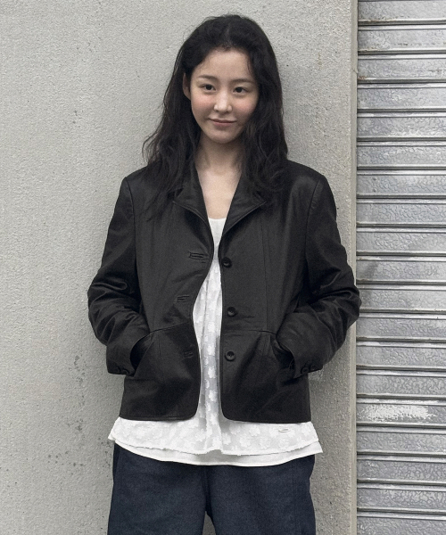 ANDNEEDS(アンドニーズ)の「Alto leather short jacket (black)(ライダースジャケット・レディース・その他・FREE)」の2枚目の写真