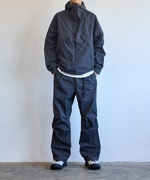 GOLDWIN（ゴールドウィン）の「Goldwin / ゴールドウイン：別注 Dope Dyed Rip-stop Hooded Jacket：ONLYARK-1-2518[PIE]（ナイロンジャケット・メンズ・グレー系その他・3/2/1）」の4枚目の写真