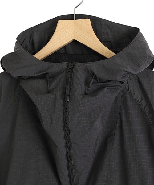 GOLDWIN（ゴールドウィン）の「Goldwin / ゴールドウイン：別注 Dope Dyed Rip-stop Hooded Jacket：ONLYARK-1-2518[PIE]（ナイロンジャケット・メンズ・グレー系その他・3/2/1）」の6枚目の写真