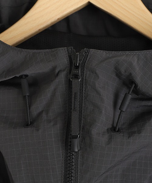 GOLDWIN（ゴールドウィン）の「Goldwin / ゴールドウイン：別注 Dope Dyed Rip-stop Hooded Jacket：ONLYARK-1-2518[PIE]（ナイロンジャケット・メンズ・グレー系その他・3/2/1）」の7枚目の写真