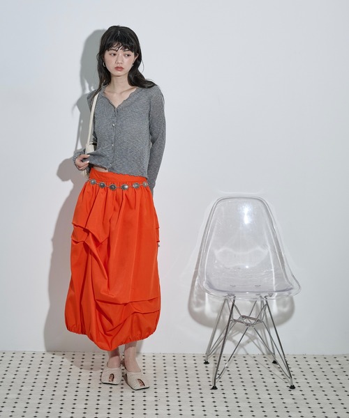 THE YOn(ザヨン)の「アシメタックデザインバルーンミモレスカート(スカート・レディース・ブラック/オフホワイト/オレンジ・FREE)」の9枚目の写真