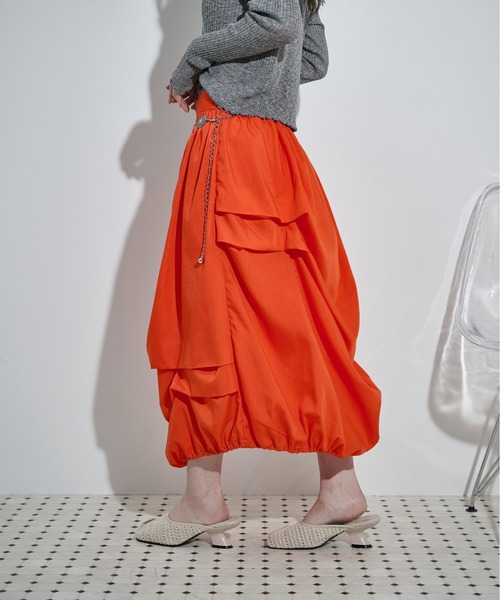 THE YOn(ザヨン)の「アシメタックデザインバルーンミモレスカート(スカート・レディース・ブラック/オフホワイト/オレンジ・FREE)」の4枚目の写真