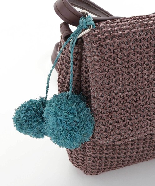 BeBe（ベベ）の「【お揃い】ラフィアポンポンブレード編みポシェット（ショルダーバッグ・キッズ・ホワイト/ブラウン・FREE）」の13枚目の写真