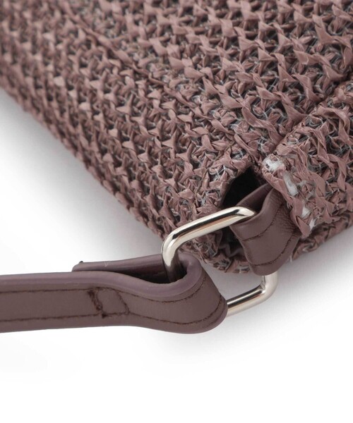 BeBe（ベベ）の「【お揃い】ラフィアポンポンブレード編みポシェット（ショルダーバッグ・キッズ・ホワイト/ブラウン・FREE）」の14枚目の写真