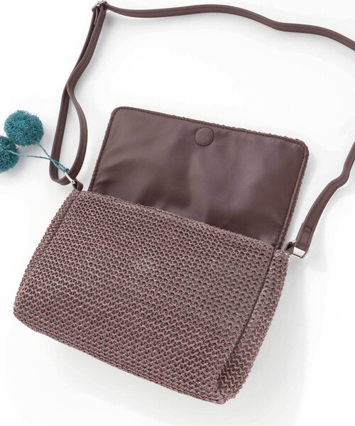 BeBe（ベベ）の「【お揃い】ラフィアポンポンブレード編みポシェット（ショルダーバッグ・キッズ・ホワイト/ブラウン・FREE）」の16枚目の写真
