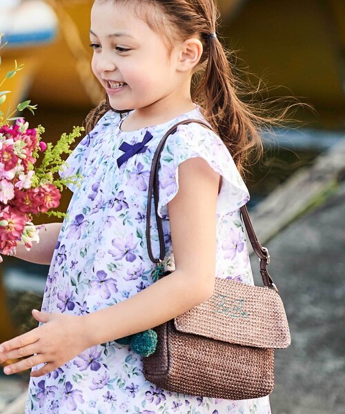 BeBe(ベベ)の「【お揃い】ラフィアポンポンブレード編みポシェット(ショルダーバッグ・キッズ・ホワイト/ブラウン・FREE)」の5枚目の写真