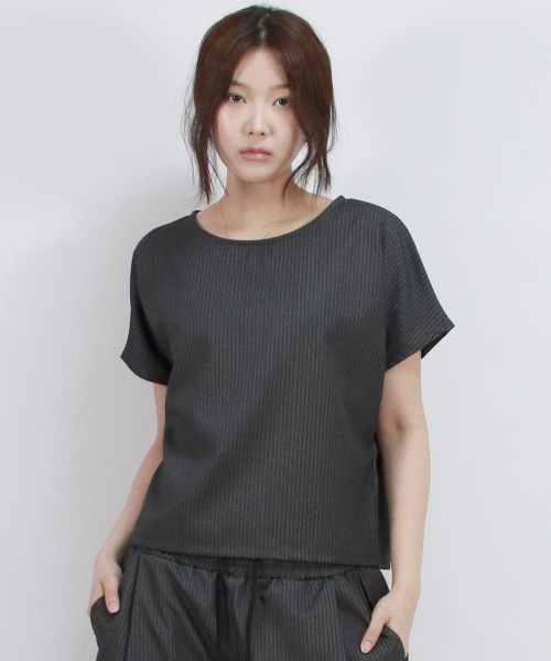 DEMARC(ドゥマーク)の「Pin Stripe Mini French Shirt(Tシャツ/カットソー・レディース・チャコール・SMALL/MEDIUM)」の3枚目の写真