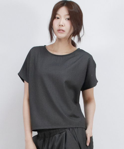 DEMARC(ドゥマーク)の「Pin Stripe Mini French Shirt(Tシャツ/カットソー・レディース・チャコール・SMALL/MEDIUM)」の4枚目の写真