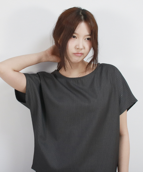DEMARC(ドゥマーク)の「Pin Stripe Mini French Shirt(Tシャツ/カットソー・レディース・チャコール・SMALL/MEDIUM)」の6枚目の写真
