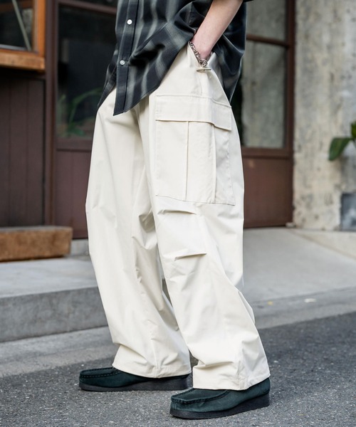 Rocky Monroe(ロッキーモンロー)の「裾ドローコード ミリタリーワイドカーゴパンツ(カーゴパンツ・メンズ・ベージュ/ブラウン/オフホワイト/ブラック/カーキ・M/L/XL)」の2枚目の写真