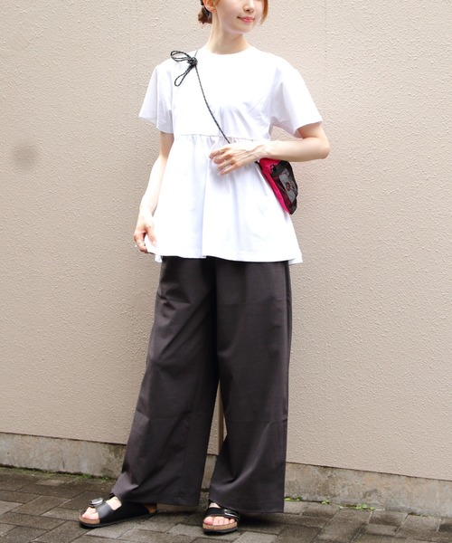 THOUSAND MILE（サウザンドマイル）の「THOUSAND MILE/サウザンドマイル　ギャザーウエストTEE＆ワイドパンツ セットアップ　GATHERED WAIST TEE&WIDE PANTS SET（セットアップ・レディース・ブラック/ブラウン/ホワイト×ブラック・FREE）」の2枚目の写真