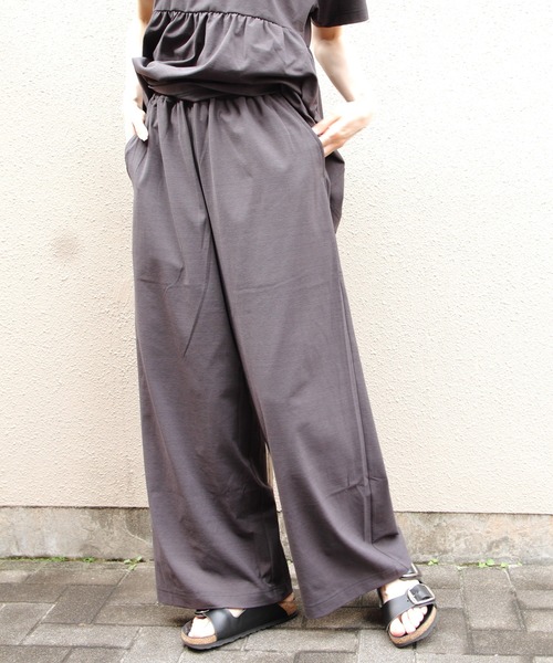 THOUSAND MILE（サウザンドマイル）の「THOUSAND MILE/サウザンドマイル　ギャザーウエストTEE＆ワイドパンツ セットアップ　GATHERED WAIST TEE&WIDE PANTS SET（セットアップ・レディース・ブラック/ブラウン/ホワイト×ブラック・FREE）」の22枚目の写真