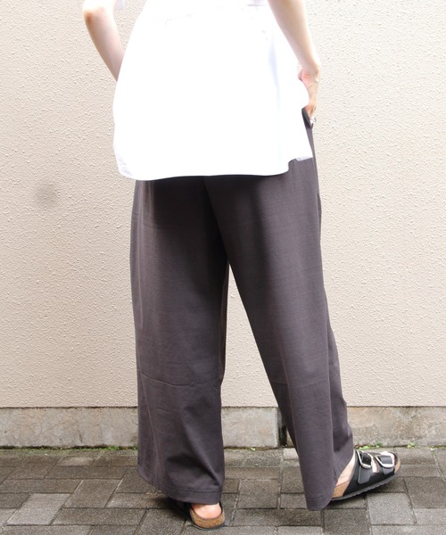 THOUSAND MILE（サウザンドマイル）の「THOUSAND MILE/サウザンドマイル　ギャザーウエストTEE＆ワイドパンツ セットアップ　GATHERED WAIST TEE&WIDE PANTS SET（セットアップ・レディース・ブラック/ブラウン/ホワイト×ブラック・FREE）」の10枚目の写真