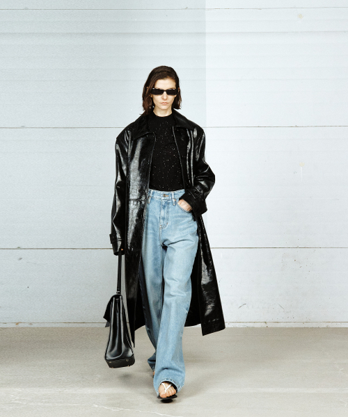 YUJI(ユジ)の「DOMINGO WASHED DENIM PANTS BLUE(デニムパンツ・レディース・ブルー・SMALL/MEDIUM/LARGE/X-LARGE)」の2枚目の写真