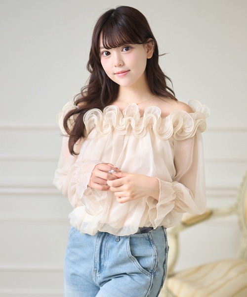 Anely（アネリー）の「オフショルダー バルーン デザイン シアー トップス（シャツ/ブラウス・レディース・アイボリー/ベージュ・FREE）」の6枚目の写真
