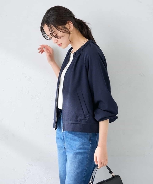 a.v.v(アーヴェヴェ)の「【接触冷感/UVカット】リネンライクノーカラージップブルゾン【セットアップ対応/アンチピリング】(ノーカラージャケット・レディース・グレー系その他/ネイビー・38/40/36)」の5枚目の写真