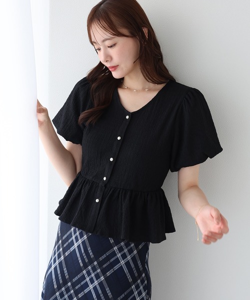BLUEEAST(ブルーイースト)の「《新色追加》バルーンスリーブペプラムトップス(Tシャツ/カットソー・レディース・ピンク/ミント/アイボリー/イエロー/ブラック/カーキ/ブラウン・MEDIUM)」の3枚目の写真