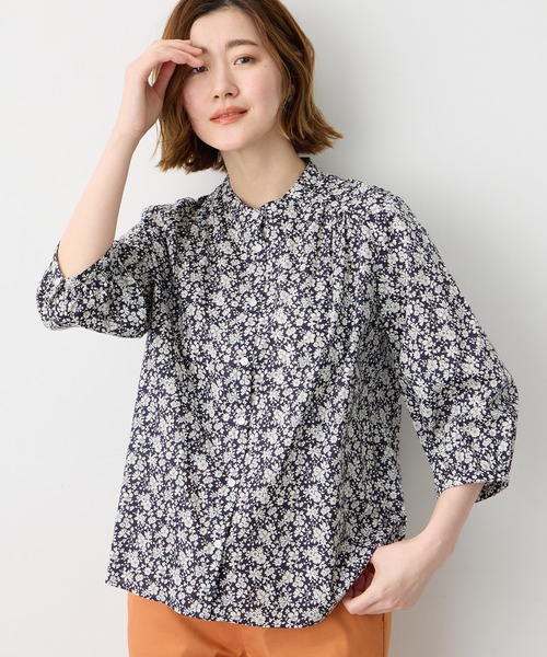 Petit Honfleur(プチオンフルール)の「【Liberty】リバティプリントスタンドカラーシャツ(シャツ/ブラウス・レディース・ネイビー/ピンク/サックスブルー/ブルー・9号/11号)」の1枚目の写真