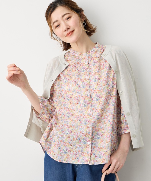 Petit Honfleur(プチオンフルール)の「【Liberty】リバティプリントスタンドカラーシャツ(シャツ/ブラウス・レディース・ネイビー/ピンク/サックスブルー/ブルー・9号/11号)」の4枚目の写真