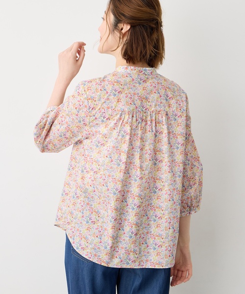 Petit Honfleur(プチオンフルール)の「【Liberty】リバティプリントスタンドカラーシャツ(シャツ/ブラウス・レディース・ネイビー/ピンク/サックスブルー/ブルー・9号/11号)」の9枚目の写真